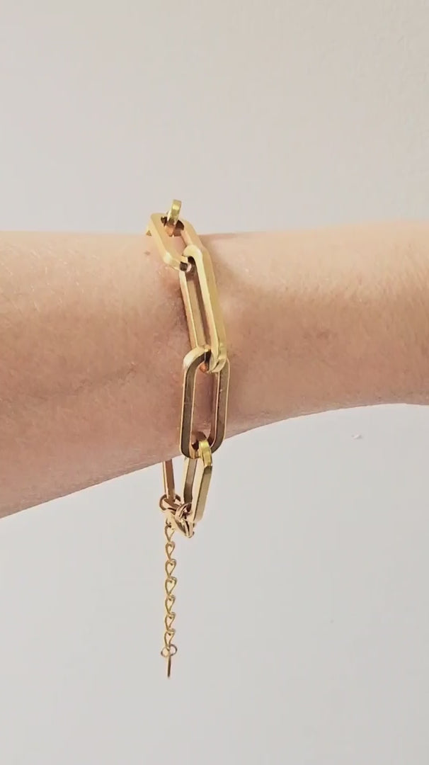 Ralluna Classic paperclip chain bracelet in 18K gold-dipped stainless steel, featuring clean, bold geometric links for a polished finish